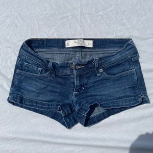 Abercrombie & Fitch Denim Low-Rise Shorts size 00 w24
